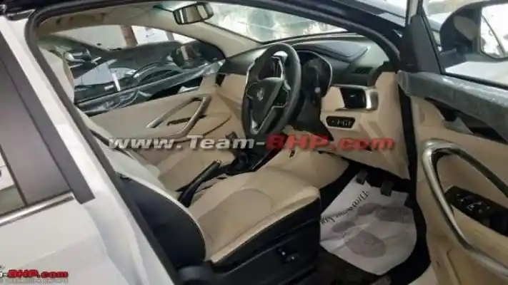 Foto - Wuling Almaz Facelift Versi India Meluncur Resmi