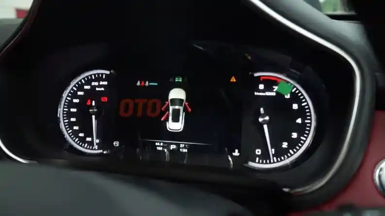 Foto - Komparasi Spek MG HS VS Honda CR-V, Mampukah HS Menantang CR-V?