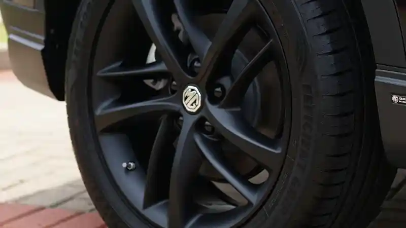 Foto - MG HS Dark Midnight Edition Resmi Diluncurkan, Simak Spesifikasinya