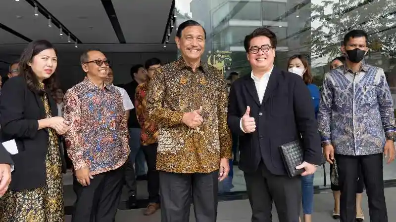 Foto - Tekan Emisi Karbon, MG Pamer MG4 EV dan MG ZS EV ke Luhut