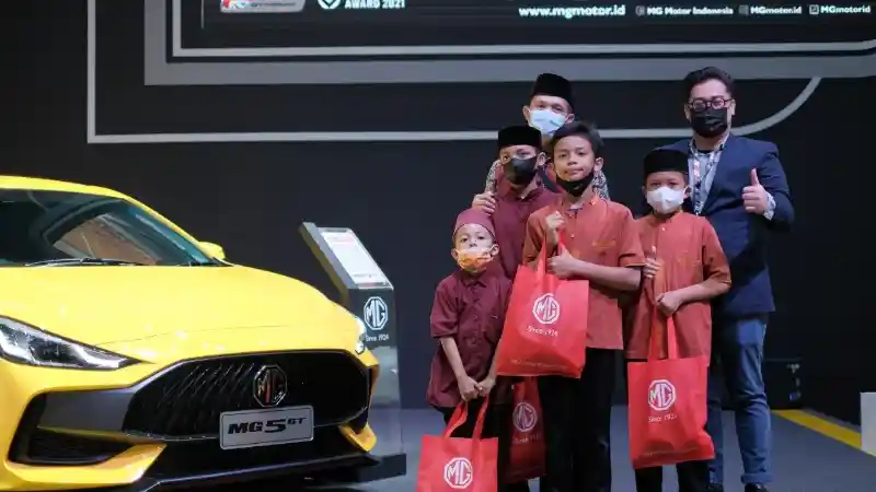 Foto - MG Berbagi Sesama Dalam Hangatnya Ramadhan di Booth IIMS 2022