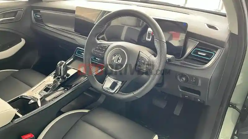 Foto - Inilah MG VS HEV, Calon Pesaing Wuling Almaz Hybrid Di Indonesia (18 FOTO)