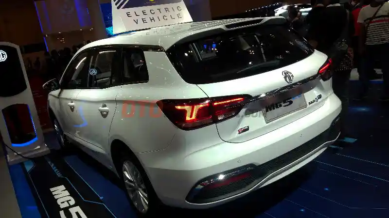 Foto - MG 5 EV, Inilah Stationwagon Listrik Pertama Di Indonesia
