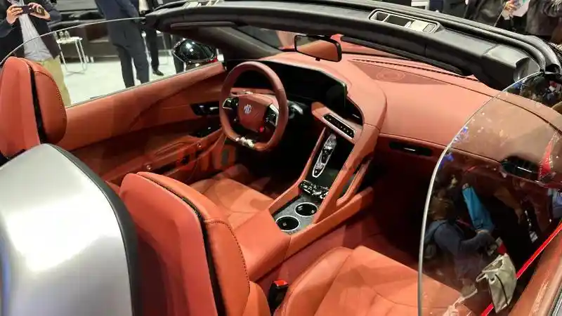 Foto - MG Perkenalkan 2 Mobil Listrik Berperforma Buas Ini Di Thailand Auto Expo 2023