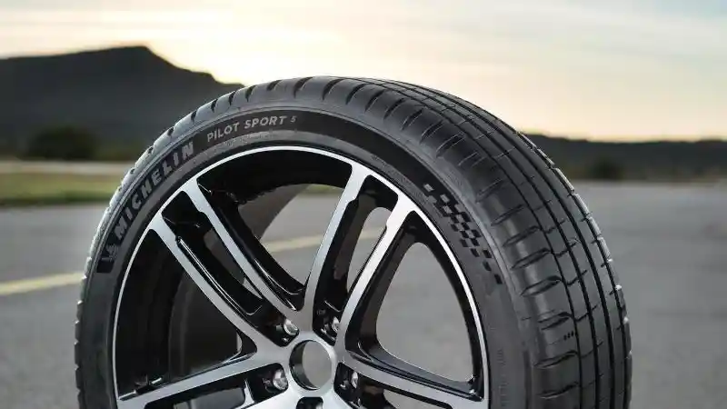 Foto - Michelin Luncurkan Ban Andalan Mobil-Mobil Sport