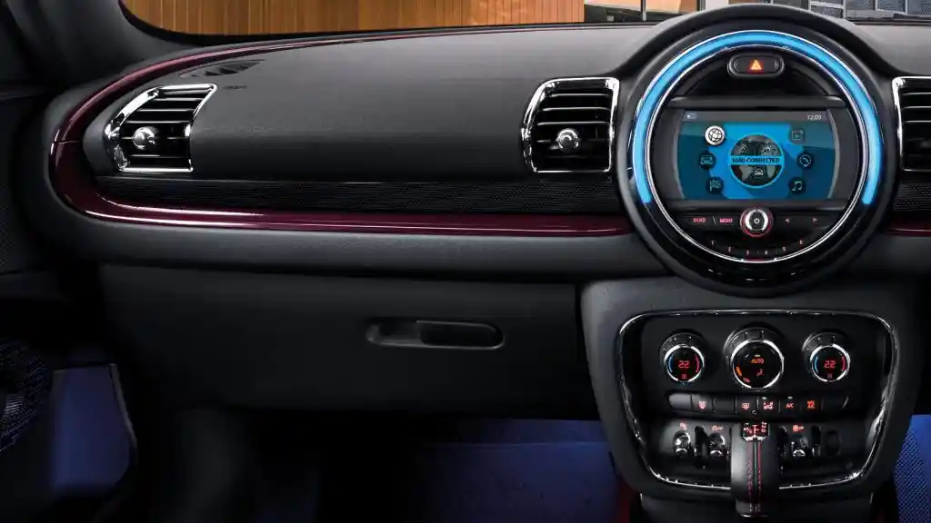 Foto - Mini Clubman Edisi Sterling Siap Temani Orang Malaysia Minum Kopi