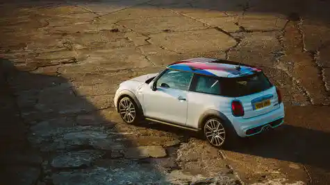 Foto - Pangeran Harry dan Meghan Markle Menikah, Mini Cooper Keluar Edisi Khusus