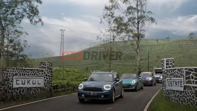 Berita - Arungi Jalan Berkelok Dan Berbatu Pakai MINI Demi Momen Sunrise