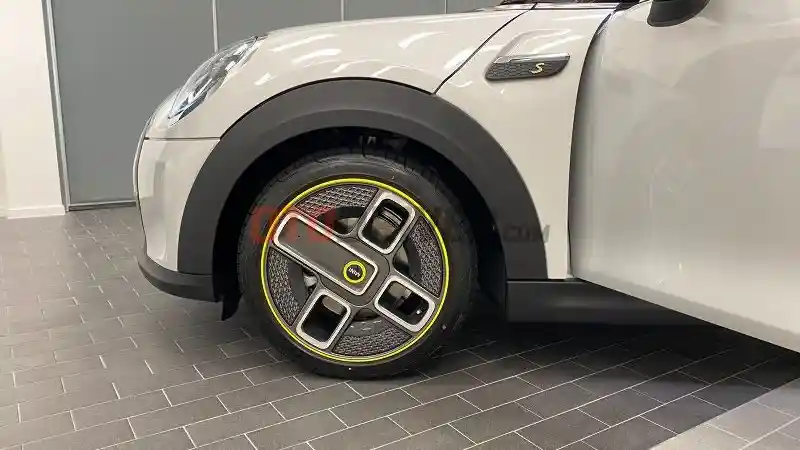 Foto - MINI Electric, Mobil Listrik Lincah