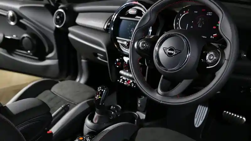 Foto - Hanya 12 Unit, MINI 3 Door Paling Bertenaga Mengaspal Di Indonesia