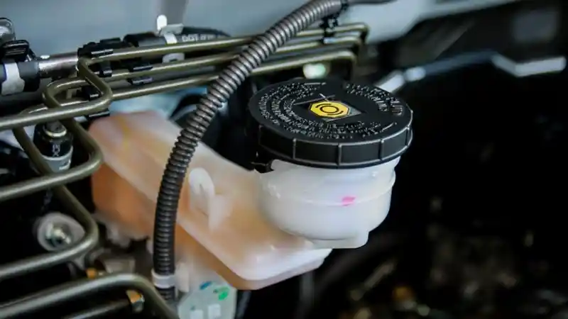 Tips - Minyak Rem Mobil Wajib Diganti Secara Berkala. Ini Sebabnya