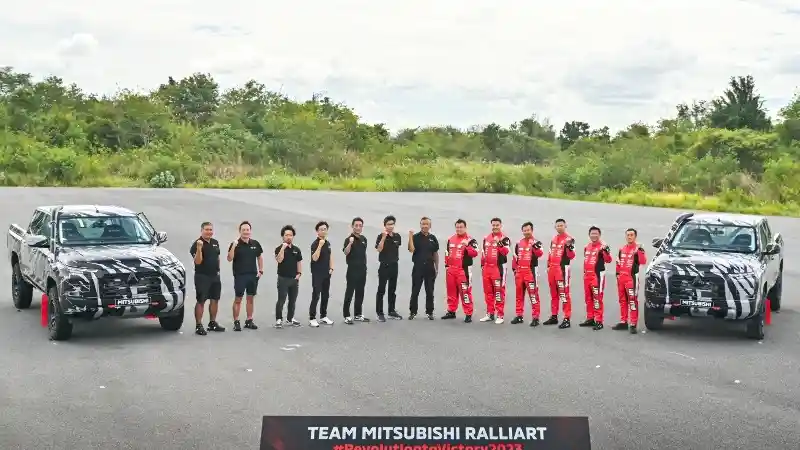 Foto - Generasi Terbaru Mitsubishi Triton Langsung Diterjunkan Ke AXCR 2023