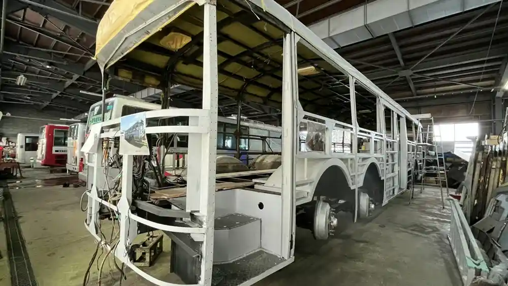 Foto - Fuso MR430: Pelopor Bus Tronton Mitsubishi