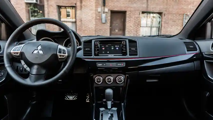 Foto - Mitsubishi Siapkan Lancer Edisi Terakhir Sebelum Stop Produksi