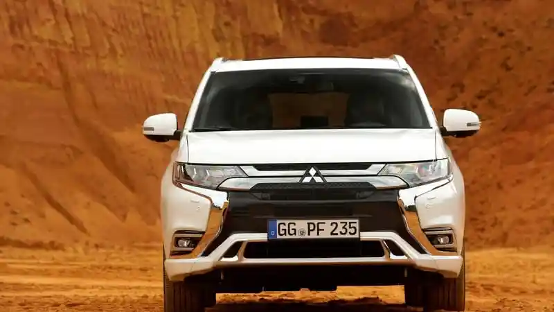 Foto - FIRST DRIVE: Mitsubishi Outlander PHEV 2018 Versi Prancis