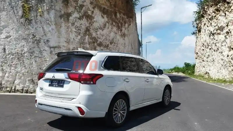 Foto - Holiday in Style 2023, Mitsubishi Outlander PHEV : Sensasi Lebih Dari 2.400 kilometer Dengan Jagoan Tua Yang Masih Tetap Menawan