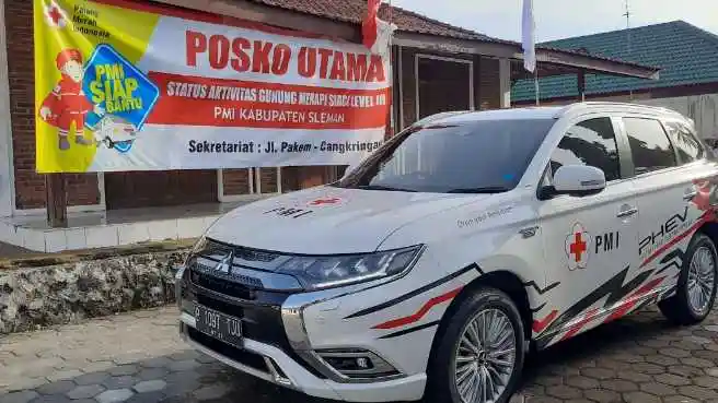 Berita - Mitsubishi Outlander PHEV Bantu Petugas PMI Bersiaga Di Gunung Merapi