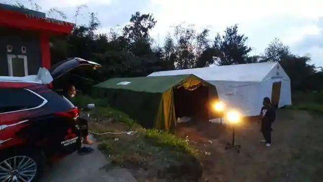 Foto - Mitsubishi Outlander PHEV Bantu Petugas PMI Bersiaga Di Gunung Merapi