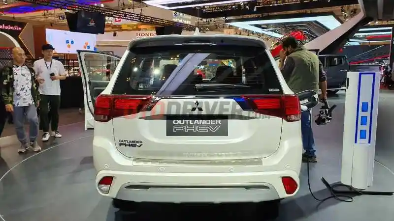 Foto - Melihat Skema Angsuran Mobil Termahal Mitsubishi, Siapkan DP Minimal 200 Jutaan