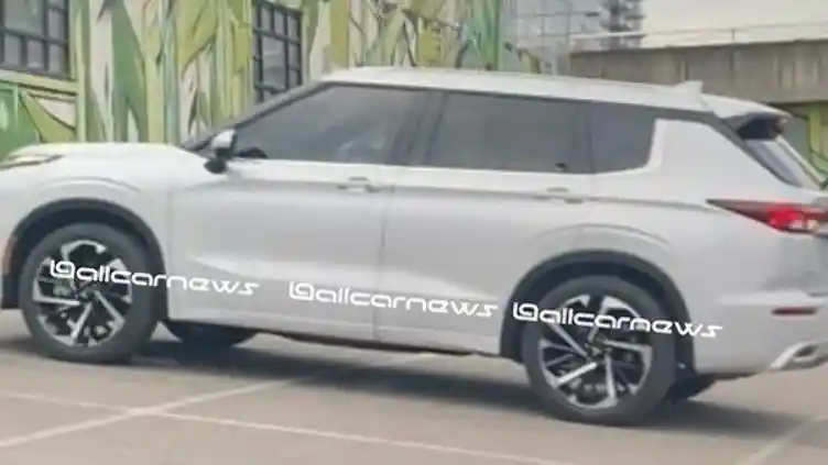 Foto - Bocoran Penampakan Mitsubishi Outlander Generasi Keempat, Meluncur Tahun Depan
