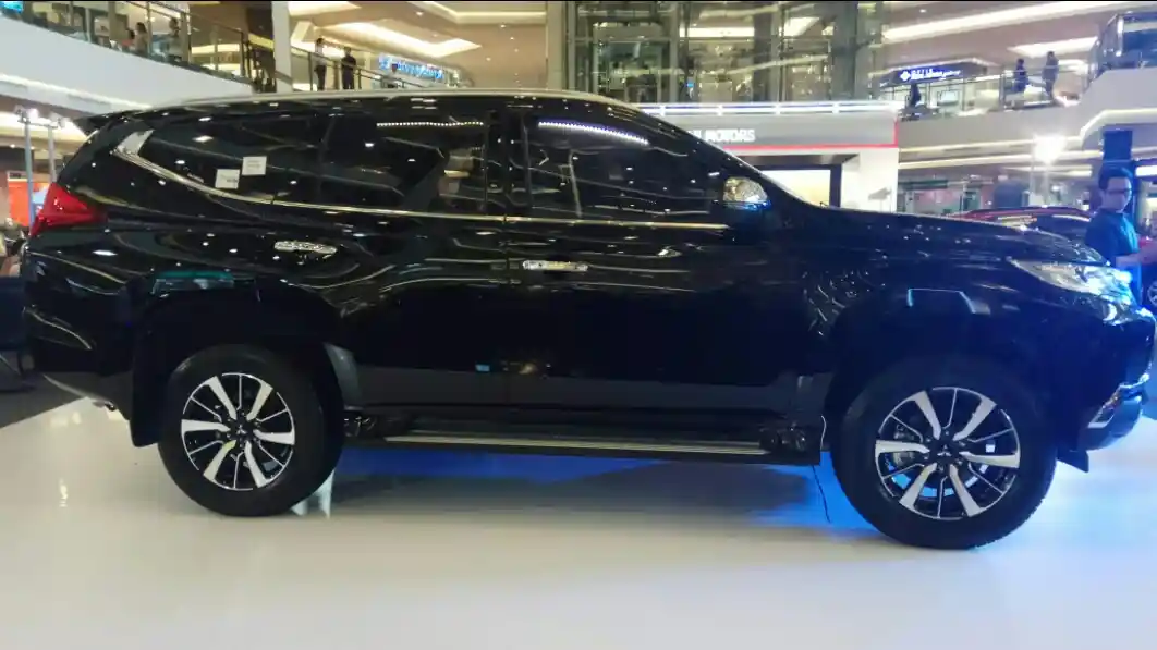 Foto - Mitsubishi Pajero Sport Dakar 4x4 Rakitan Lokal Sentuh RP 658 Juta, Dapat Apa Saja? 