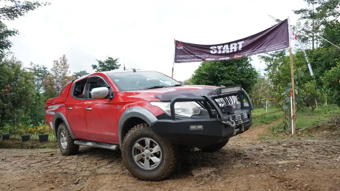 Berita - Mitsubishi Edukasi Ratusan Pengguna Double Cabin Perdalam Ilmu Off Road