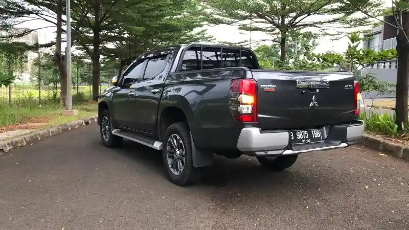 Foto - FIRST DRIVE: Mitsubishi Triton Ultimate