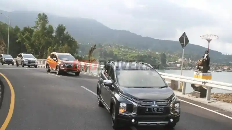 Foto - Xpander Cross Kalahkan Penjualan XL7 di Periode Maret 2020