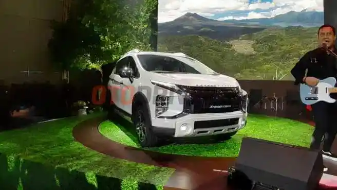 Foto - Harga Xpander Cross Tak Naik. Bagaimana Dengan Xpander?