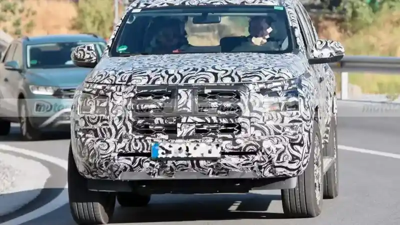Foto - Prototipe Next Gen Mitsubishi Pajero Sport Tertangkap Kamera. Pakai Wajah All New Triton