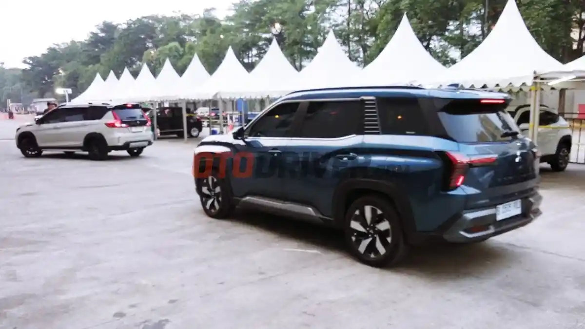 Foto - Batch Satu Mitsubishi Destinator Habis Terjual, Warna Hitam Dan Putih Jadi Favorit