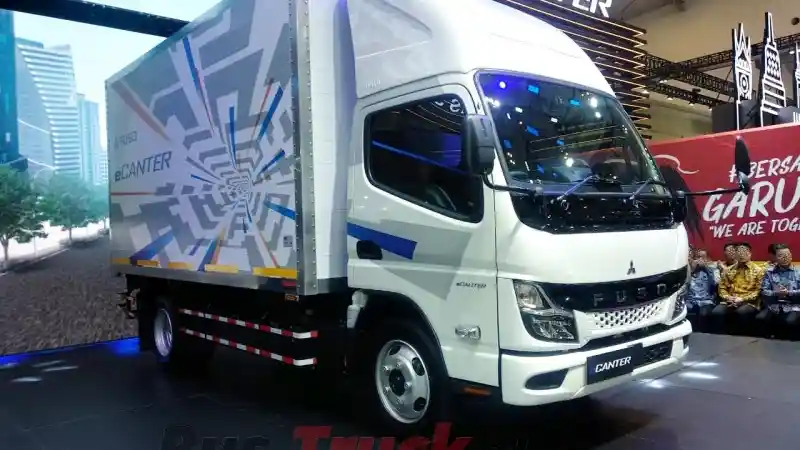 Foto - Mitsubishi Fuso Luncurkan Program “We Care, We Share”