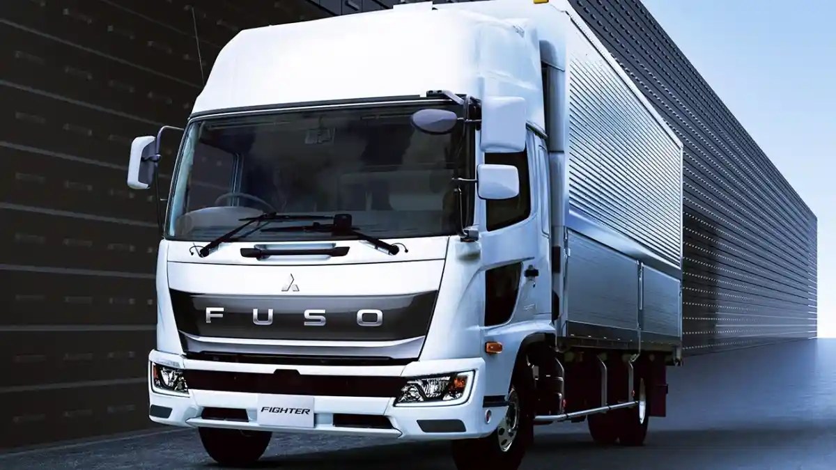 Truk - Hasil Pertama Kolaborasi Toyota dan Daimler Trucks, Medium Truck Yang Lebar
