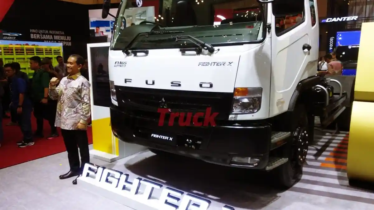 Foto - Mitsubishi Fuso Konsisten Bina Komunitas Canter