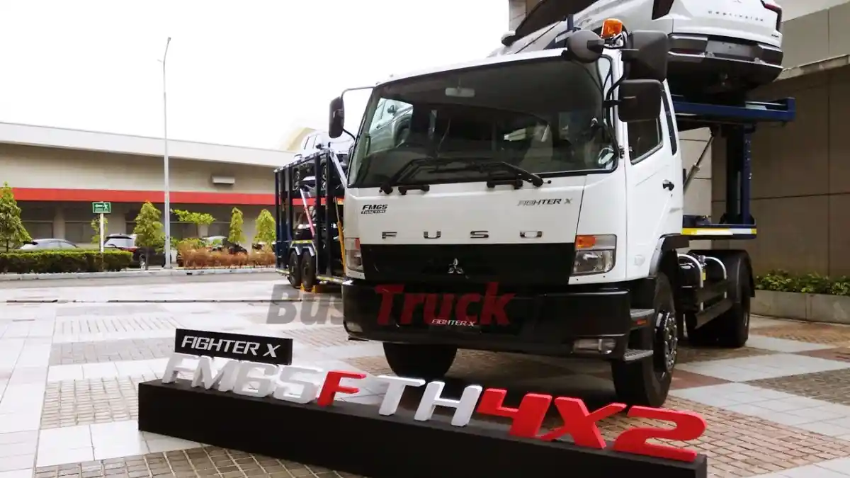 Foto - Fighter X FN 61 FSL, Calon Raja Jalanan Dari Mitsubishi Fuso