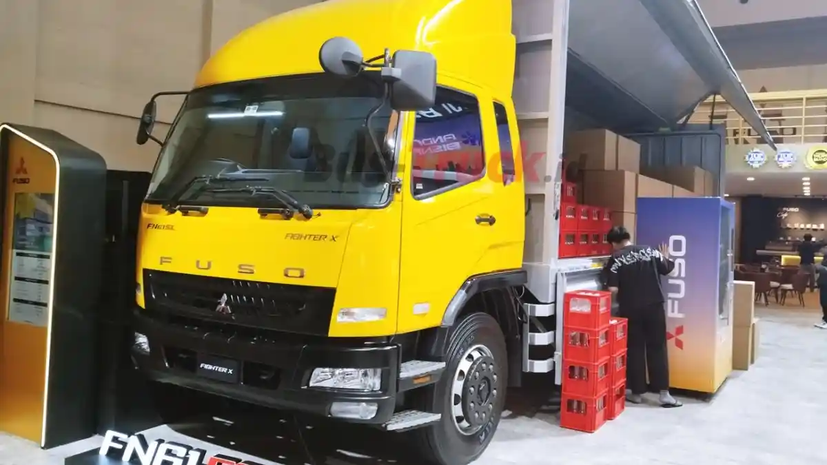 Foto - Hasil Pertama Kolaborasi Toyota dan Daimler Trucks, Medium Truck Yang Lebar