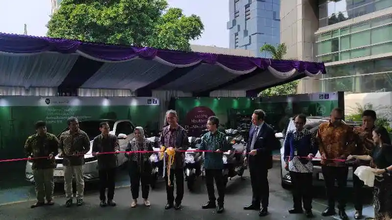 Foto - Perusahaan Vaksin Covid-19 AstraZeneca, Gunakan 350 Mobil Listrik Tekan Polusi Udara