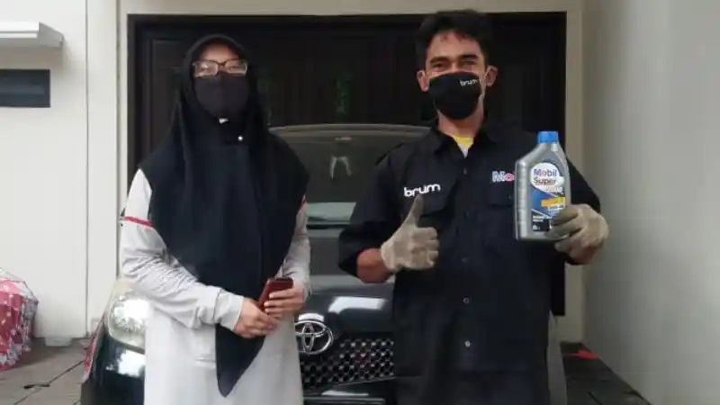 Foto - Mobil Lubricants Jemput Bola Lakukan Ganti Oli Di rumah Konsumen