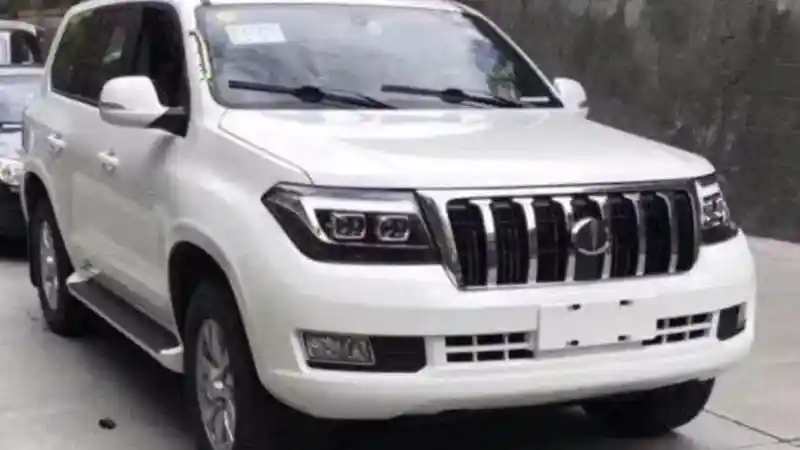 Foto - Mobil Tiongkok Mirip Land Cruiser Usung Mesin V8