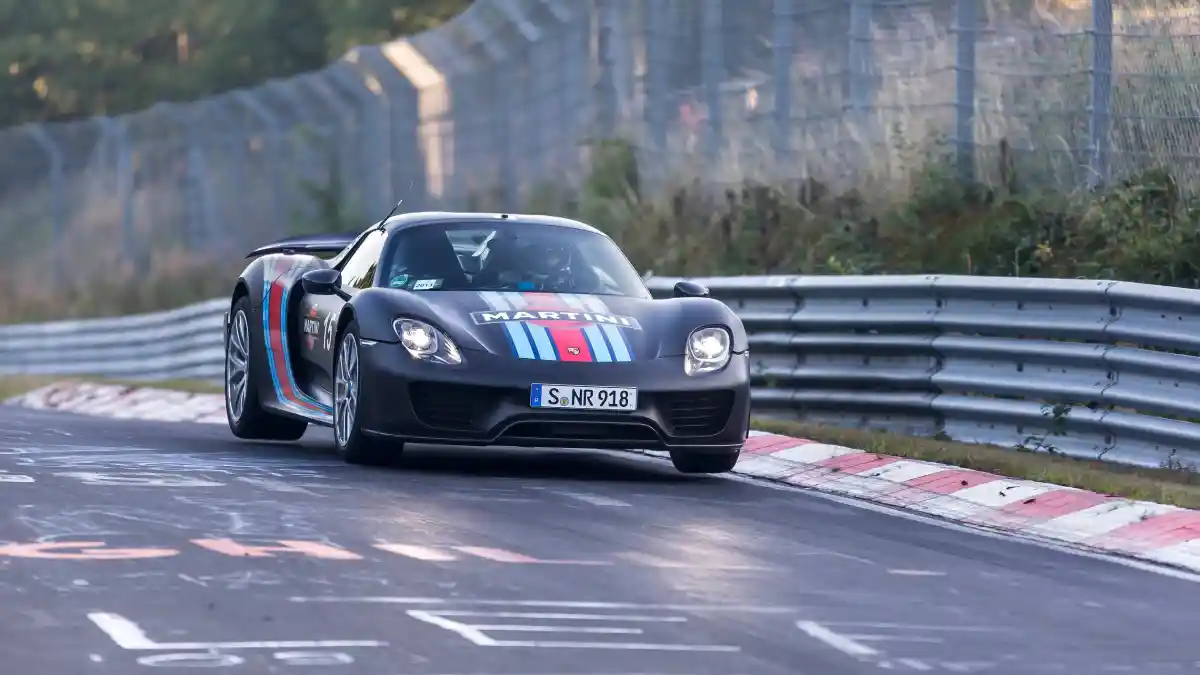 Foto - Inilah 5 Mobil Produksi Massal Terkencang di Nurburgring