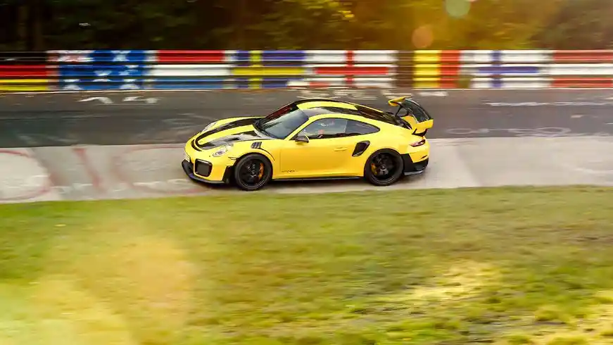 Foto - Inilah 5 Mobil Produksi Massal Terkencang di Nurburgring