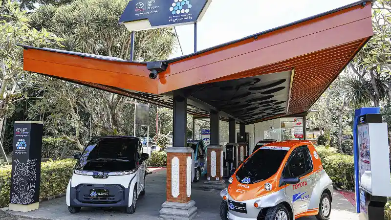 Foto - Ini Tujuan Utama Toyota Memperkenalkan 3 Model Mobil Listrik Terbaru di Bali