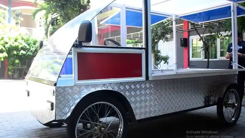 Foto - Mobil Listrik di Madiun Dipakai Buat Jual Pecel