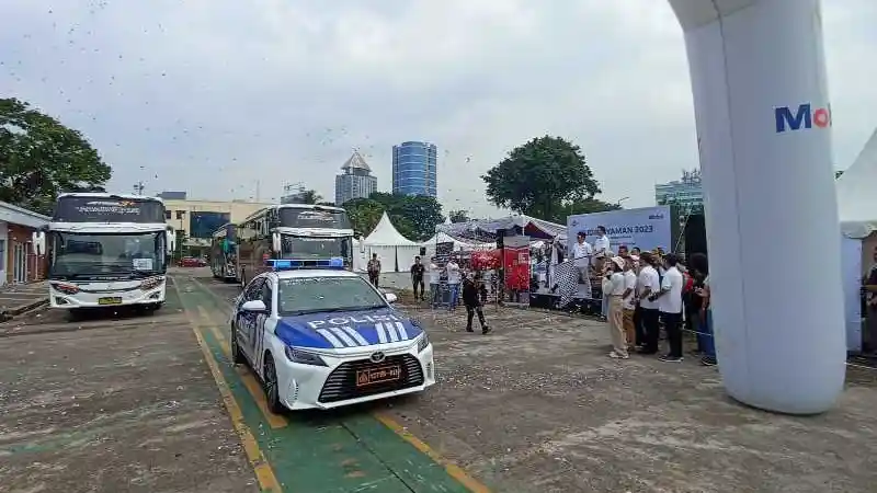 Foto - Mekanik Bengkel Rekanan Mobil Oil dan Federal Oil Mudik Gratis dengan Bus Premium 