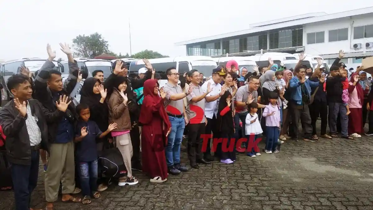 Foto - Mudik Bareng Isuzu, Peserta Malah Dapat THR