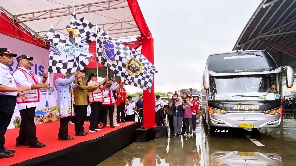 Foto - Kemenhub Berangkatkan Dua Bus Mudik Khusus Penyandang Disabilitas