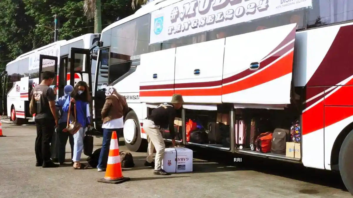 Foto - Pengguna Angkutan Umum Mengalami Tren Kenaikan