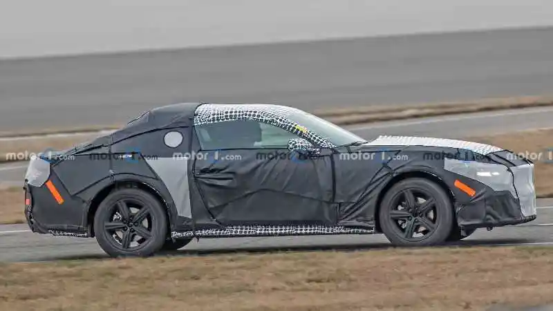 Foto - Generasi VII Mustang Tak Akan Hanyut Gunakan Trend Grill Raksasa 