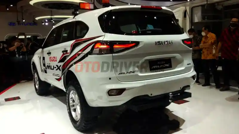 Foto - Isuzu Janji Akan Boyong MU-X Berfitur ADAS