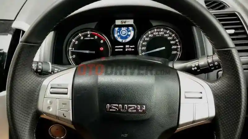 Foto - First Drive: Isuzu MU-X i-Series 2019
